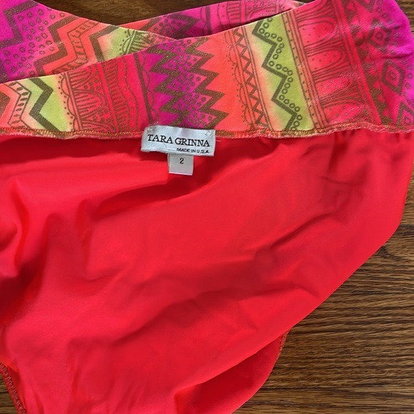 Tara Grinna 2pc.Gorgeous Peach,pink&gold. Both pcs lined.Underwire.Gently worn - Picture 6 of 6